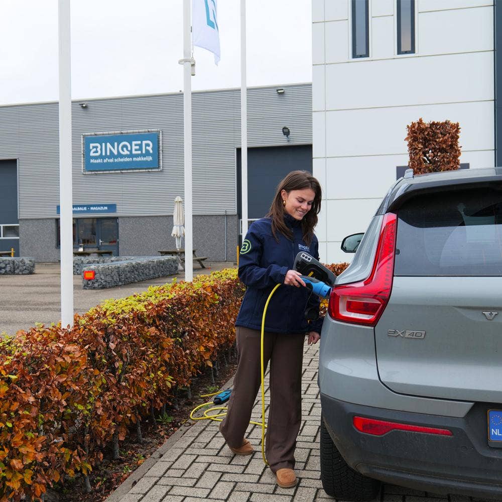 Wij laden onze elektrische auto's op met groen opgewekte stroom 