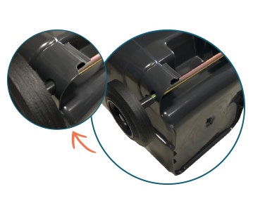 Onderkant afvalcontainer met een gemonteerde wiel