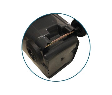 Onderkant afvalcontainer met gemonteerde wielen