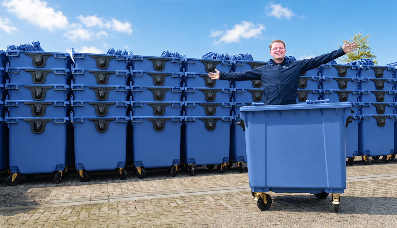 Nieuw: blauwe containers van 95% gerecycled plastic