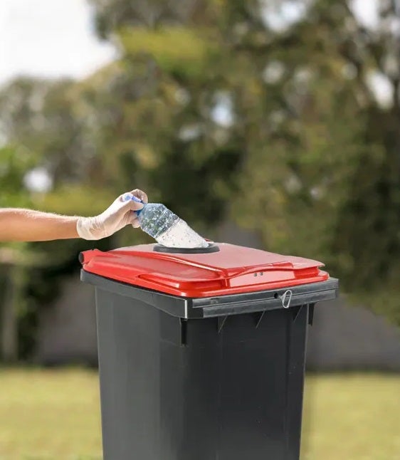 240 liter container grijs met rode deksel | 240 liter kliko | Kliko met slot | Container met glasrozet voor petflesjes