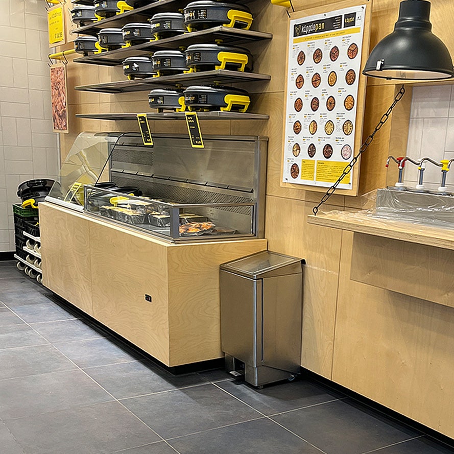 Josto stalen horeca afvalbak bij horeca locatie