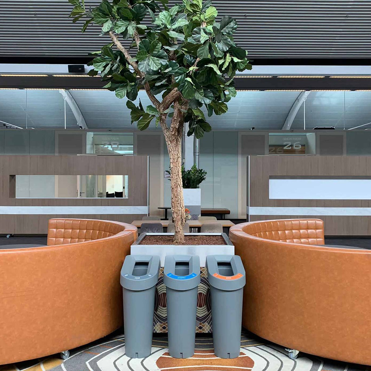 Afvalscheidingsbakken in leeromgevingen en vrije studieruimtes