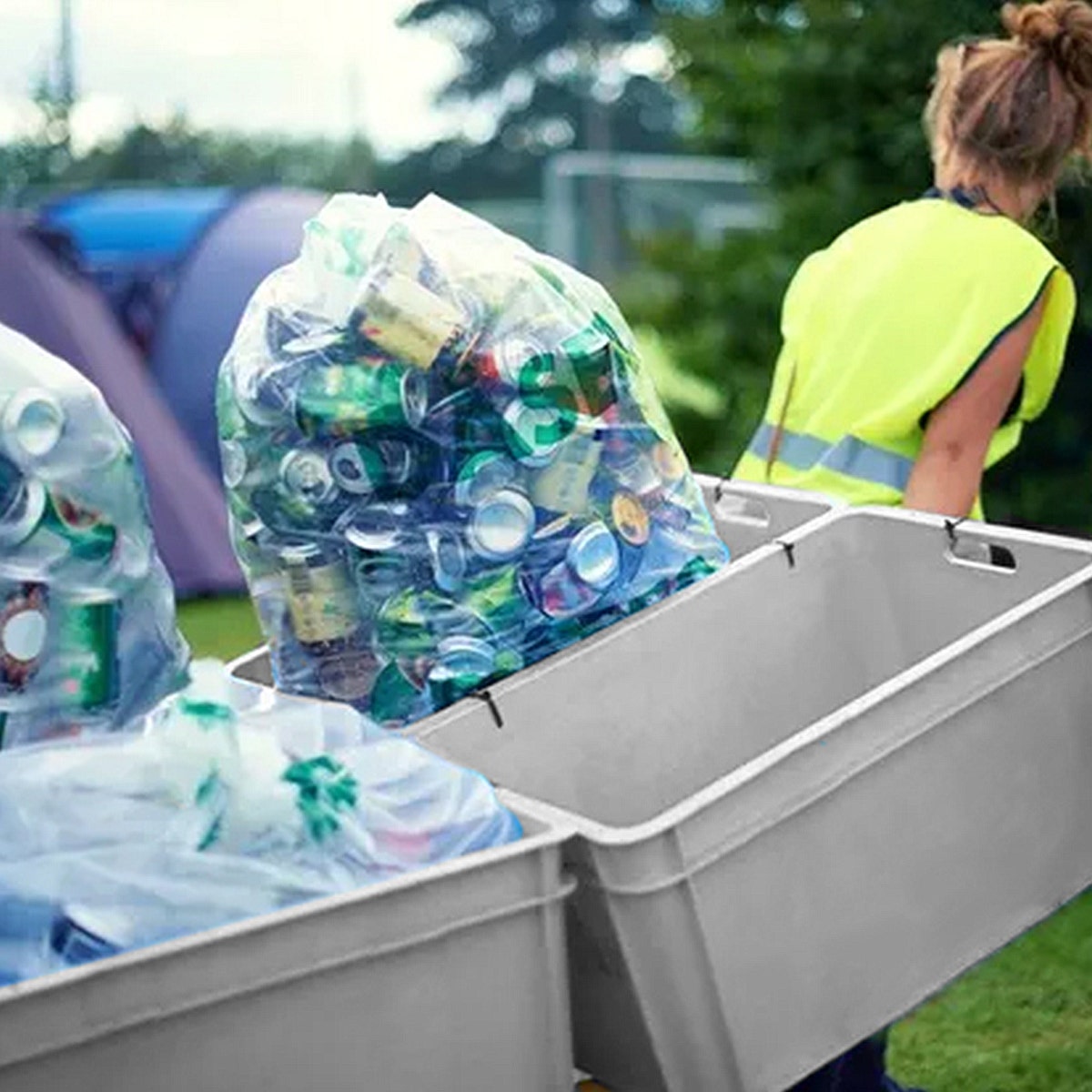 Spullen opbergen met grijze opbergboxen