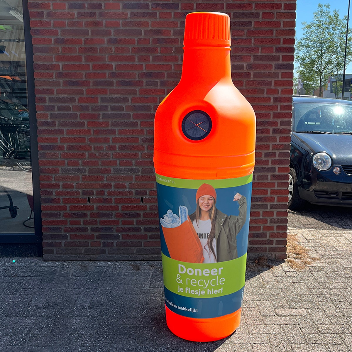 Doneer en Recycle inzamelbak oranje voor plastic flesjes statiegeld oranje PETman