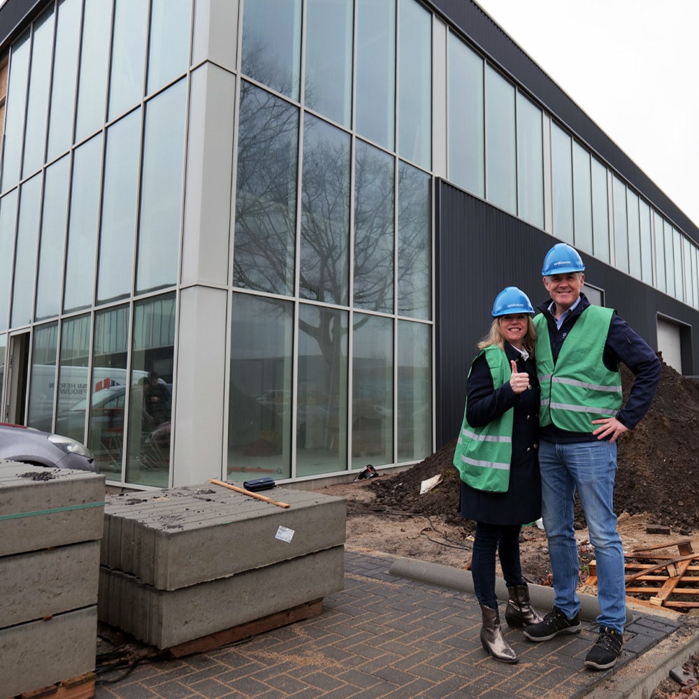 Afbeeldingen van het magazijn, kantoor en google maps