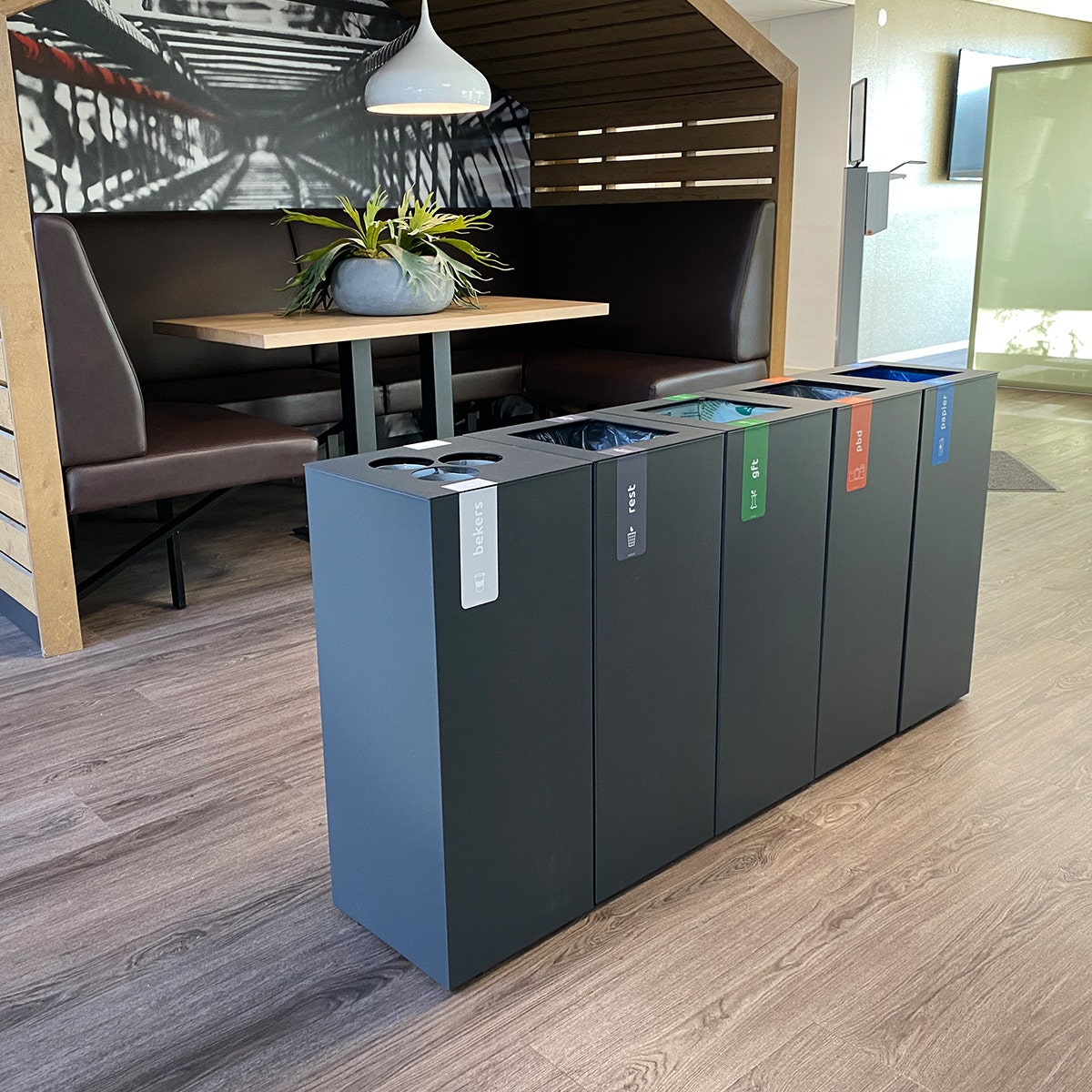 Paxa afvalscheidingsstation op kantoor